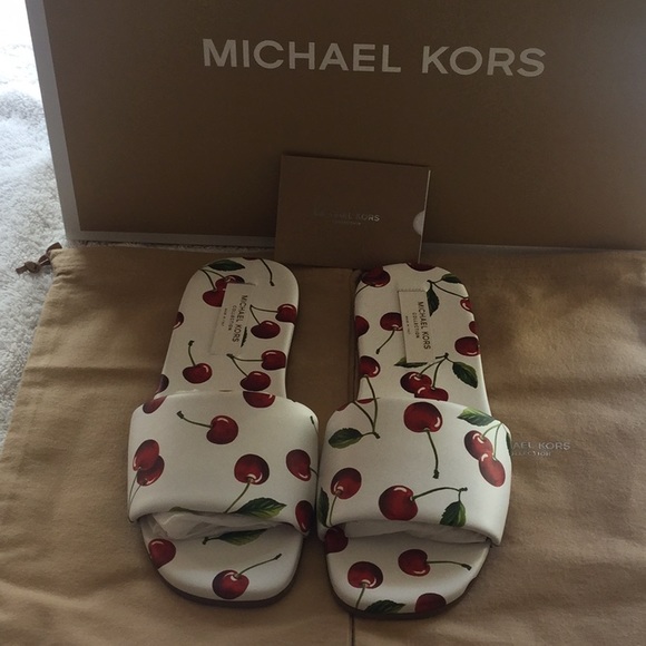 🍒MICHAEL KORS CHERRY SANDALS🍒 - Picture 3 of 16